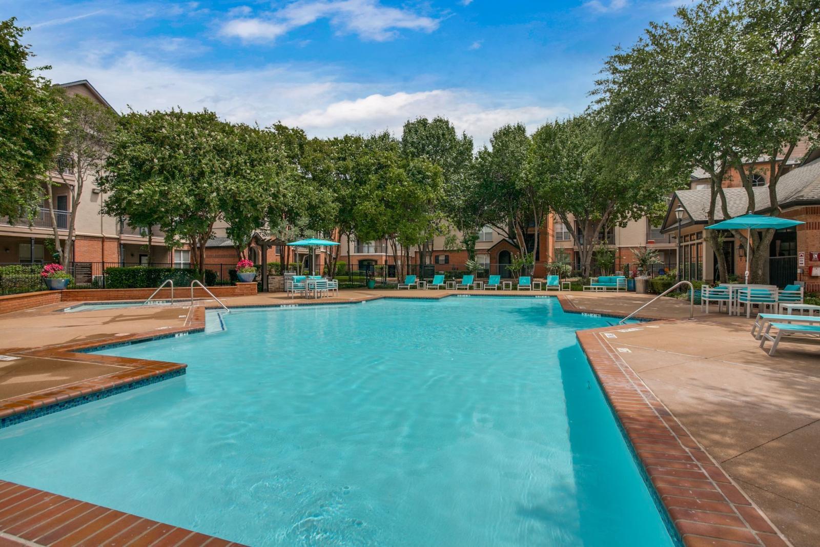 Sparkling, resort-style swimming pool in Richardson, Texas. 