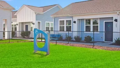 Luxury, fenced-in bark park