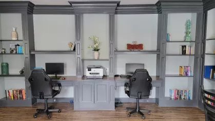 Dedicated resident business lounge featuring desktop computers and built-in bookshelves at Gates at Citiplace