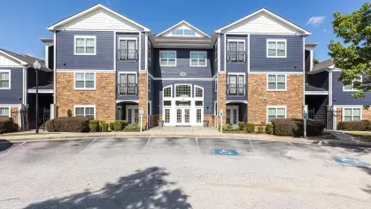 Reed Creek exterior image that displays updated paint and well manicured parking lot.