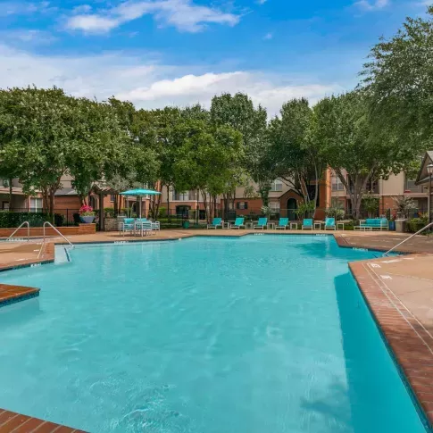 Sparkling, resort-style swimming pool in Richardson, Texas. 